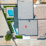 Rose Mit Privatem Pool By Interhome