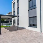 Rose Mit Privatem Pool By Interhome Apartmán