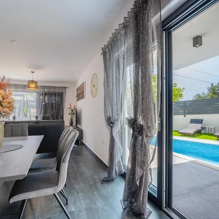 Daire Rose Mit Privatem Pool By Interhome *