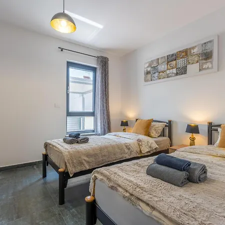 Lejlighed Rose Mit Privatem Pool By Interhome