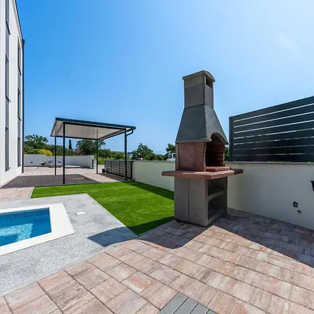 Apartment Rose Mit Privatem Pool By Interhome Medulin