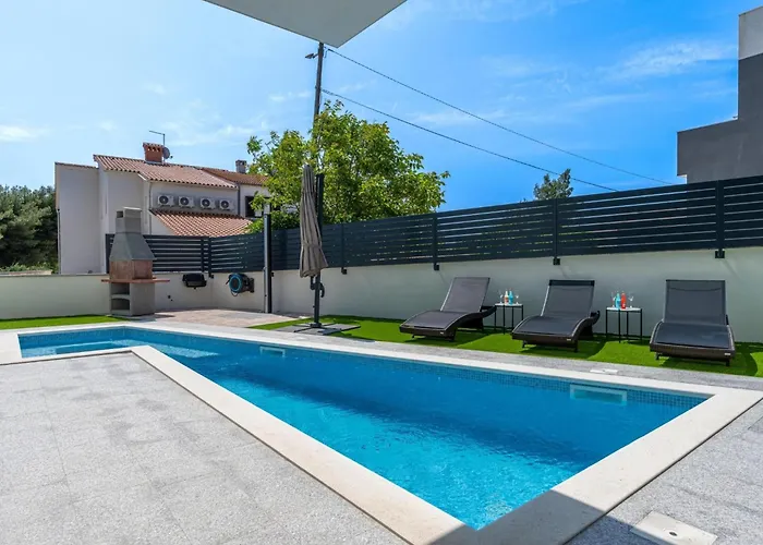 Rose Mit Privatem Pool By Interhome * Medulin