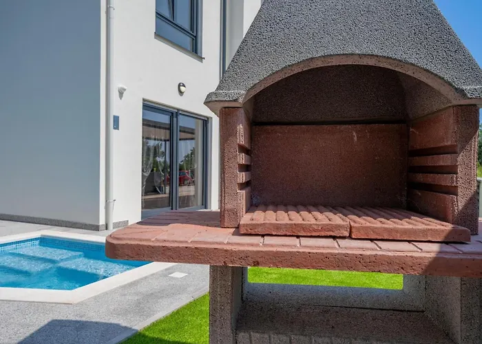 Rose Mit Privatem Pool By Interhome *