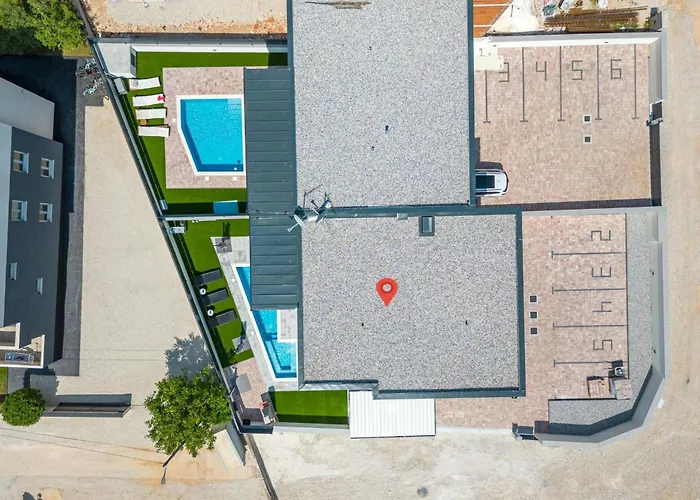 Rose Mit Privatem Pool By Interhome