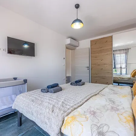 Rose Mit Privatem Pool By Interhome Apartment Medulin