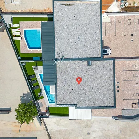 Rose Mit Privatem Pool By Interhome